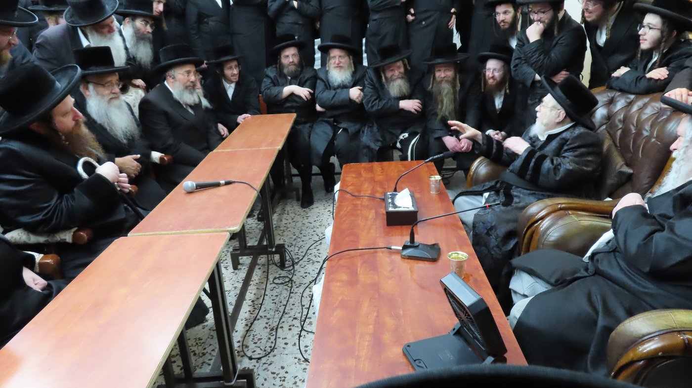 ניחום אבלים אצל האחים האדמו"רים מקרעטשניף ופרמישלאן