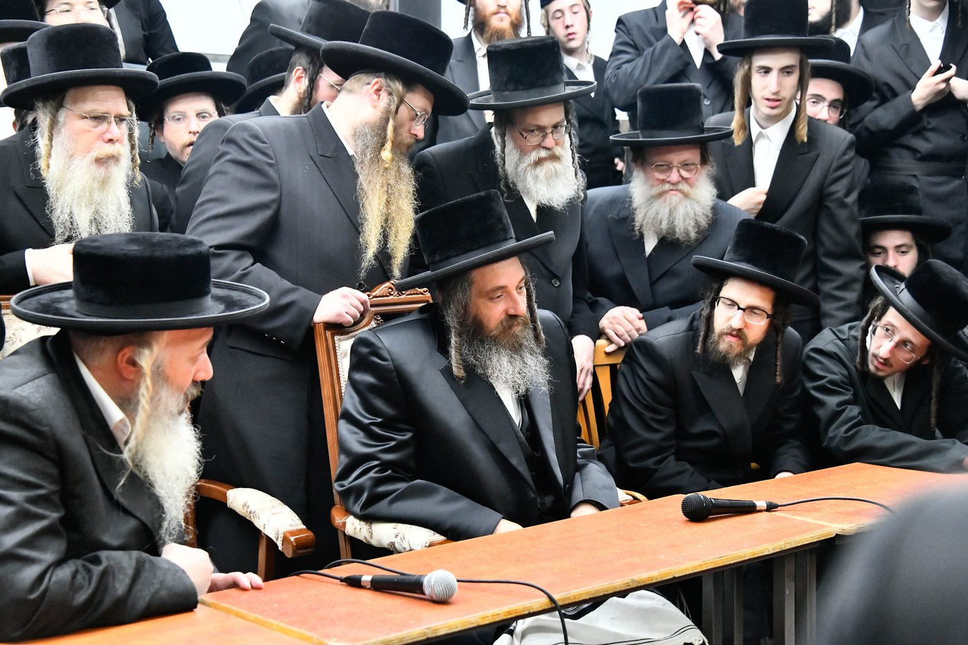 ניחום אבלים אצל האחים האדמו"רים מקרעטשניף ופרמישלאן