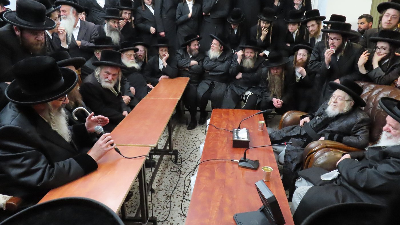 ניחום אבלים אצל האחים האדמו"רים מקרעטשניף ופרמישלאן