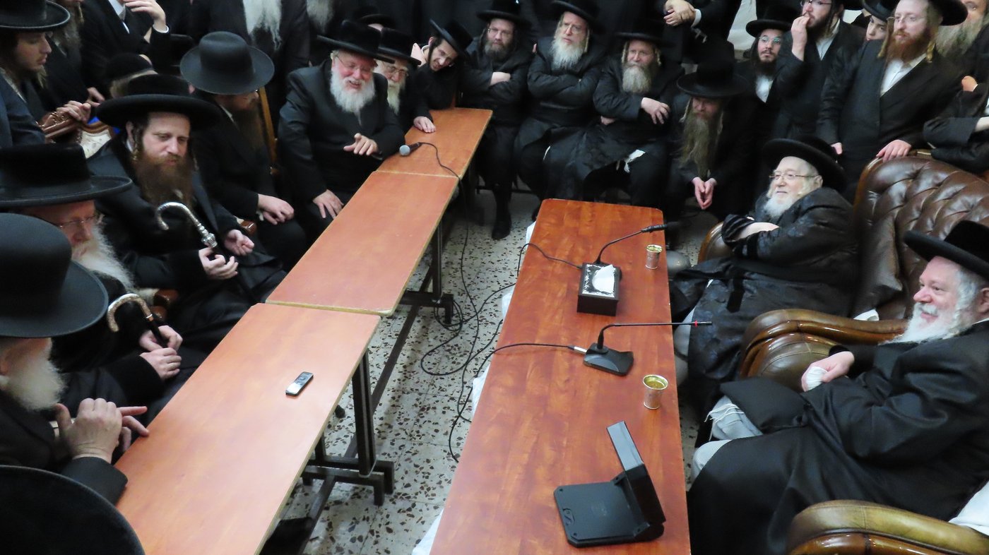 ניחום אבלים אצל האחים האדמו"רים מקרעטשניף ופרמישלאן