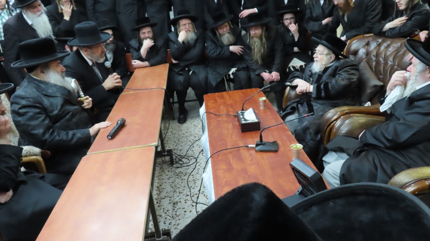 ניחום אבלים אצל האחים האדמו"רים מקרעטשניף ופרמישלאן