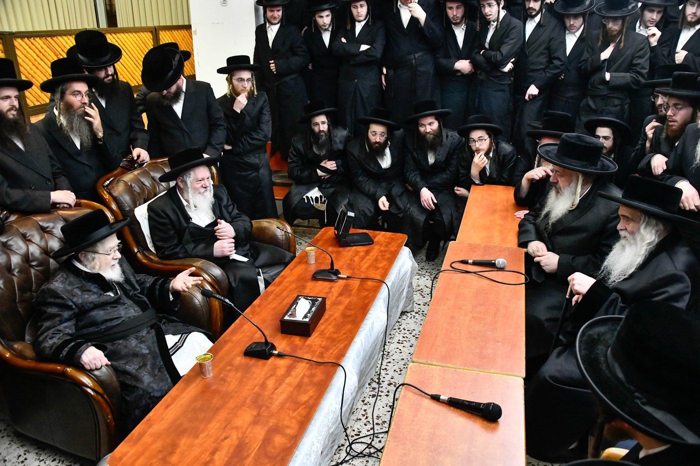 ניחום אבלים אצל האחים האדמו"רים מקרעטשניף ופרמישלאן