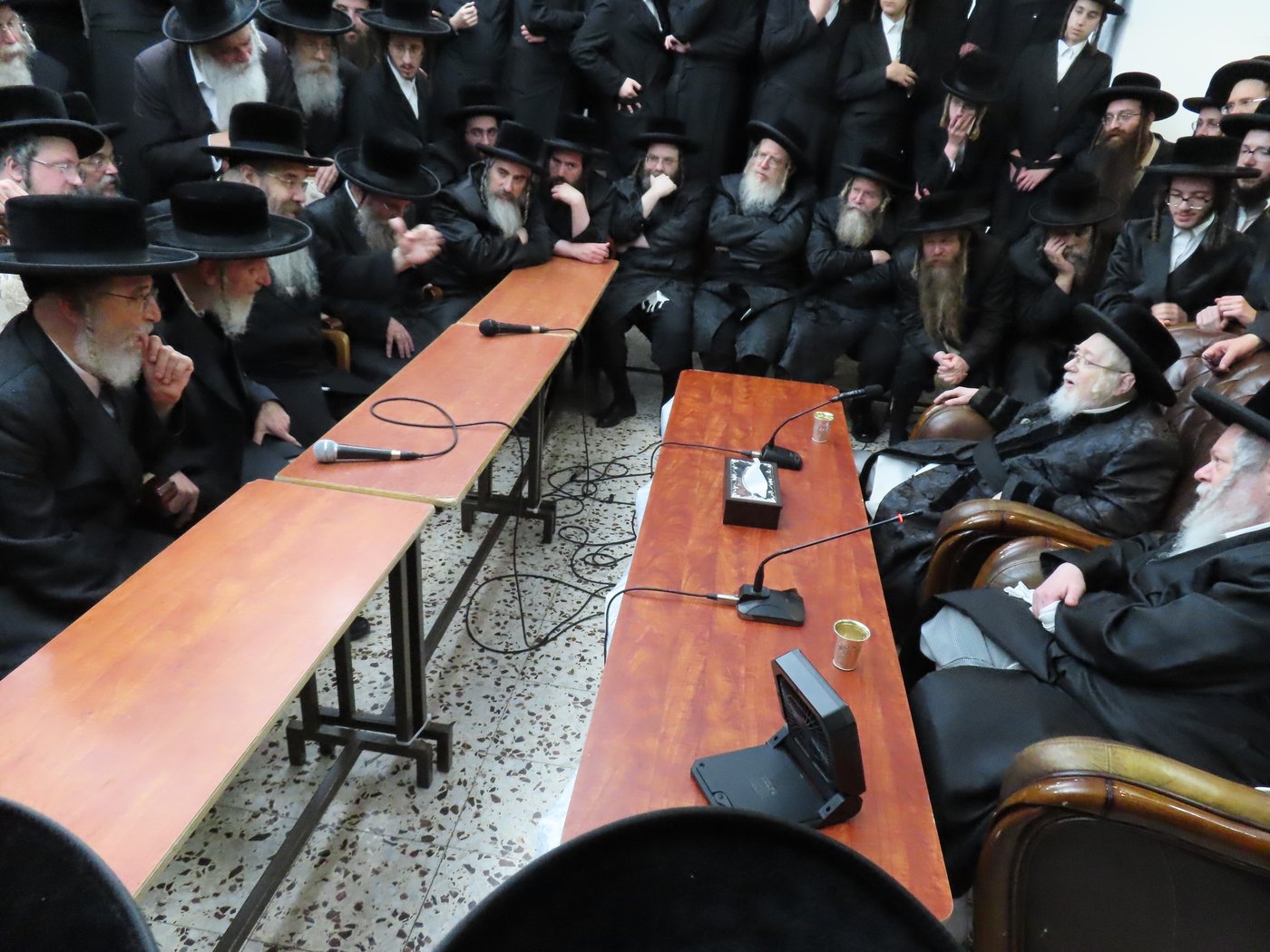 ניחום אבלים אצל האחים האדמו"רים מקרעטשניף ופרמישלאן