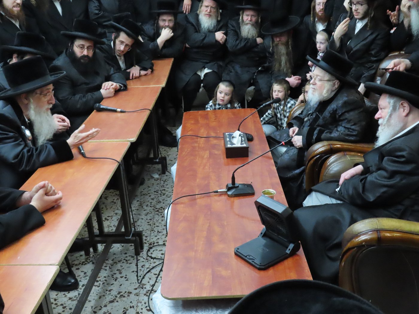 ניחום אבלים אצל האחים האדמו"רים מקרעטשניף ופרמישלאן