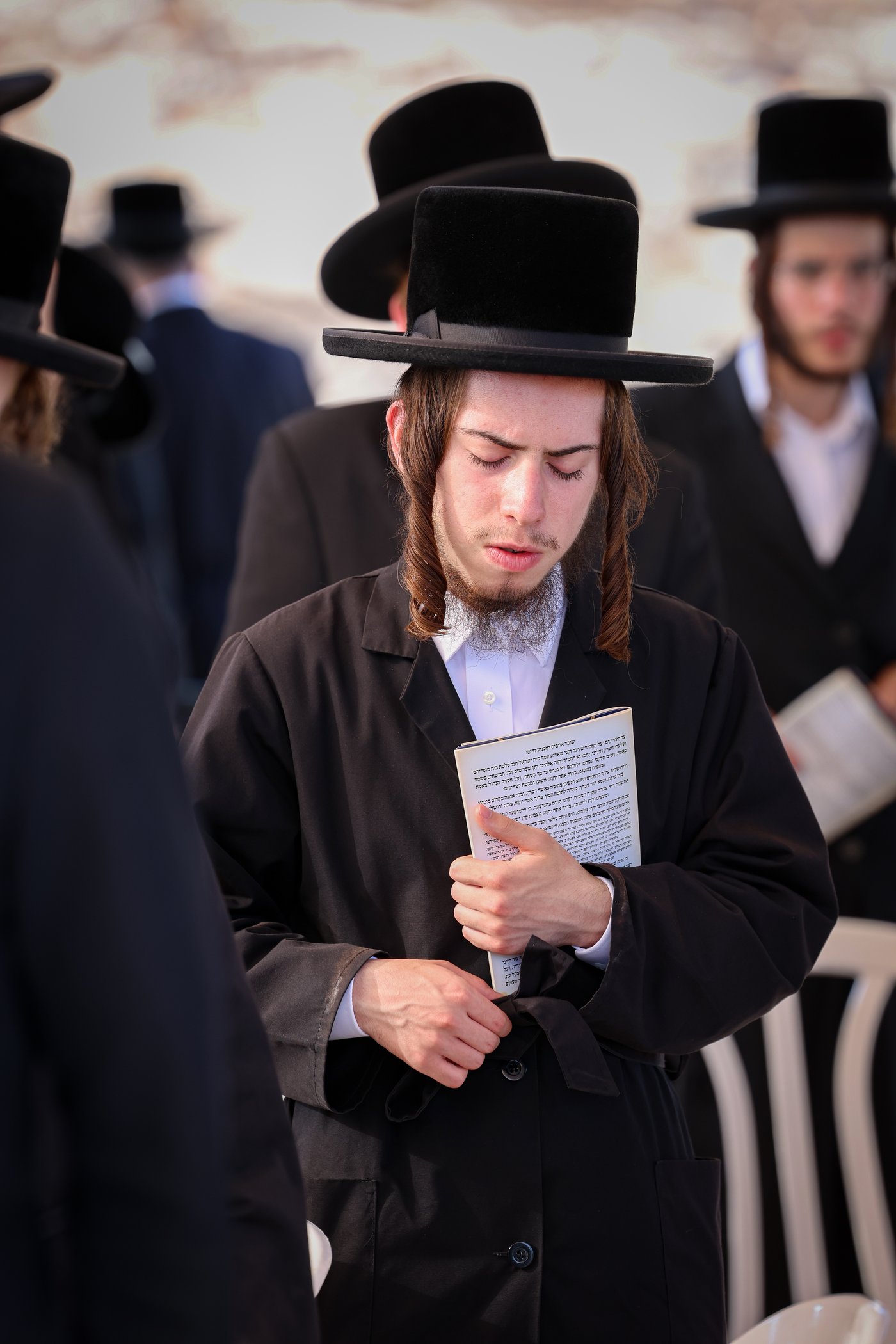 חסידים בתפילה בשילה הקדומה