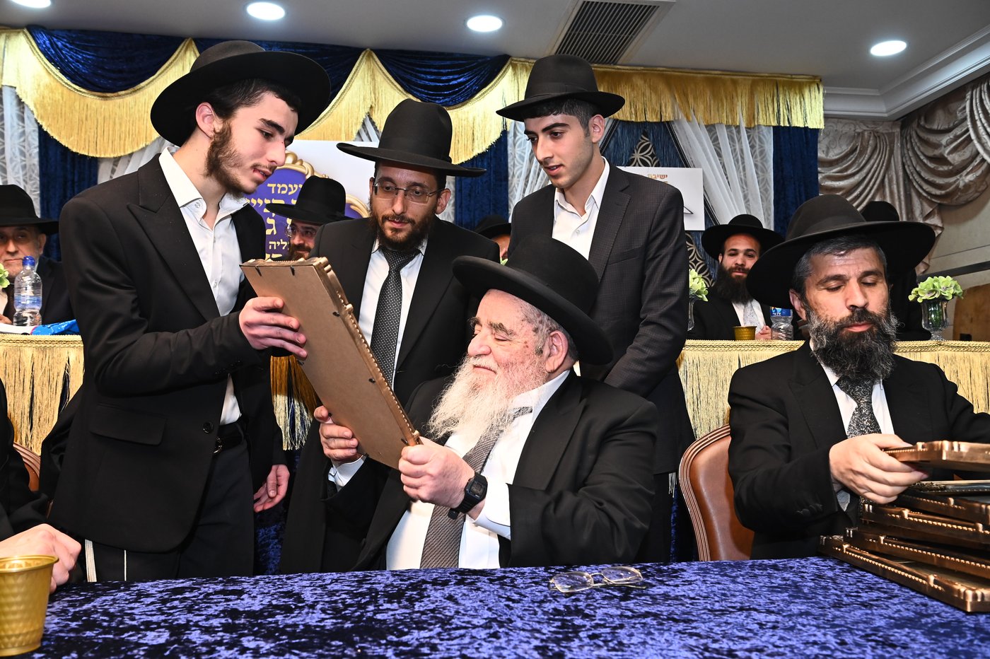 חלוקת פרסים בישיבת "עטרת ראובן" ביתר עילית