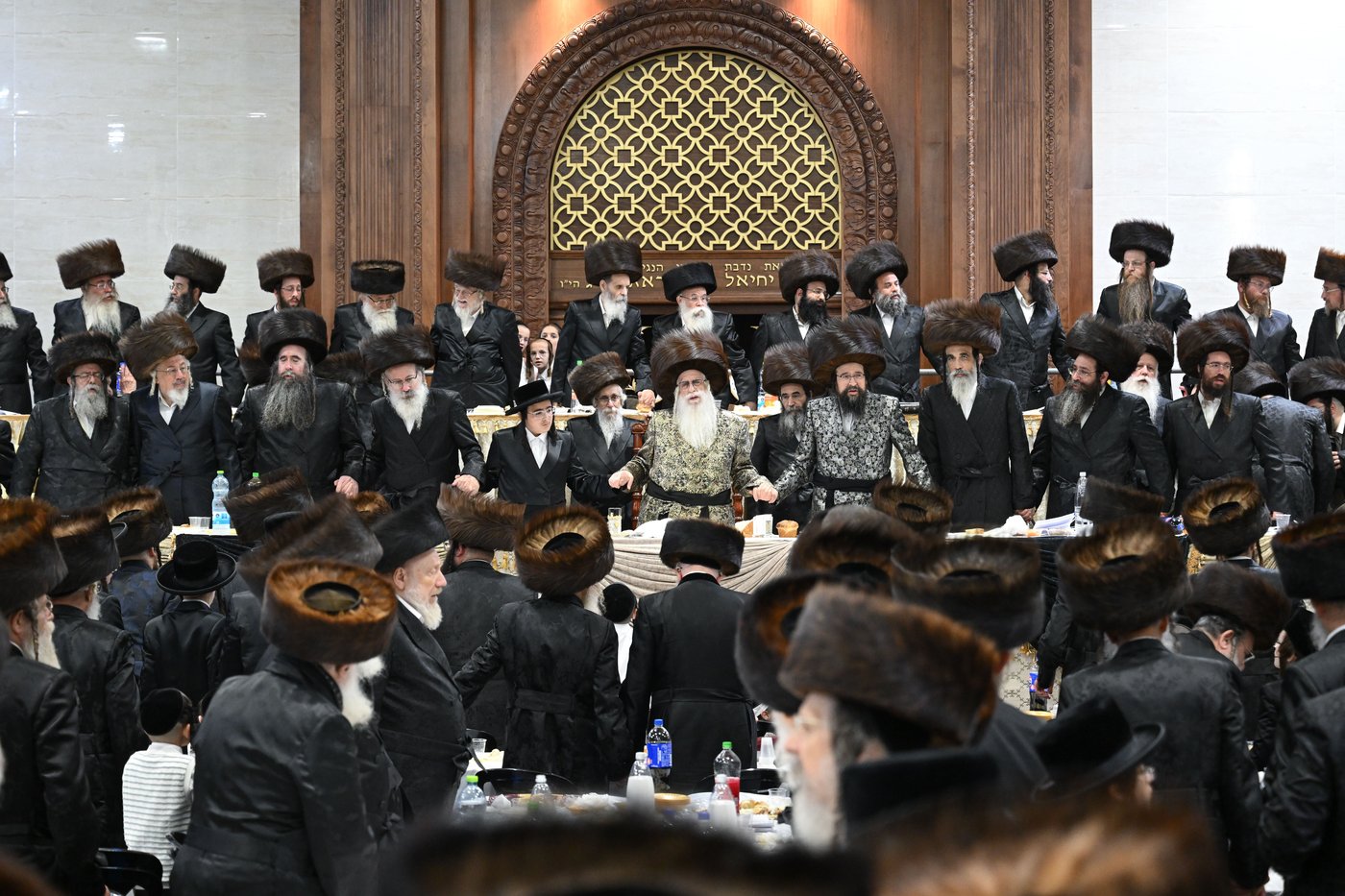 שמחת בר המצווה לנכד האדמו"ר מצאנז