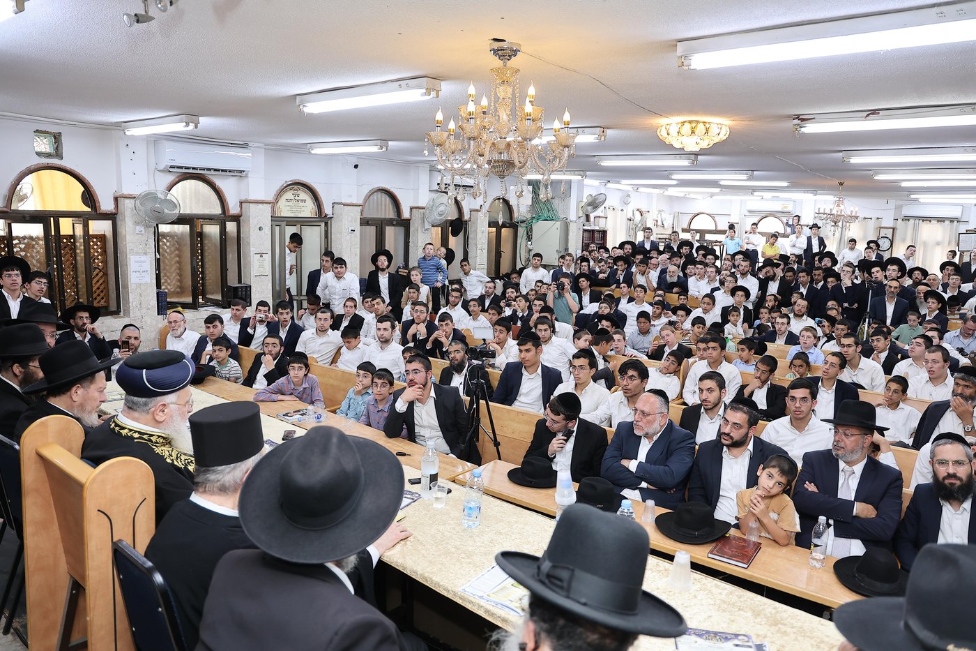 הראשל"צ הגר"י יוסף בשיחה בביהמ"ד 'ישועה ליהודה'
