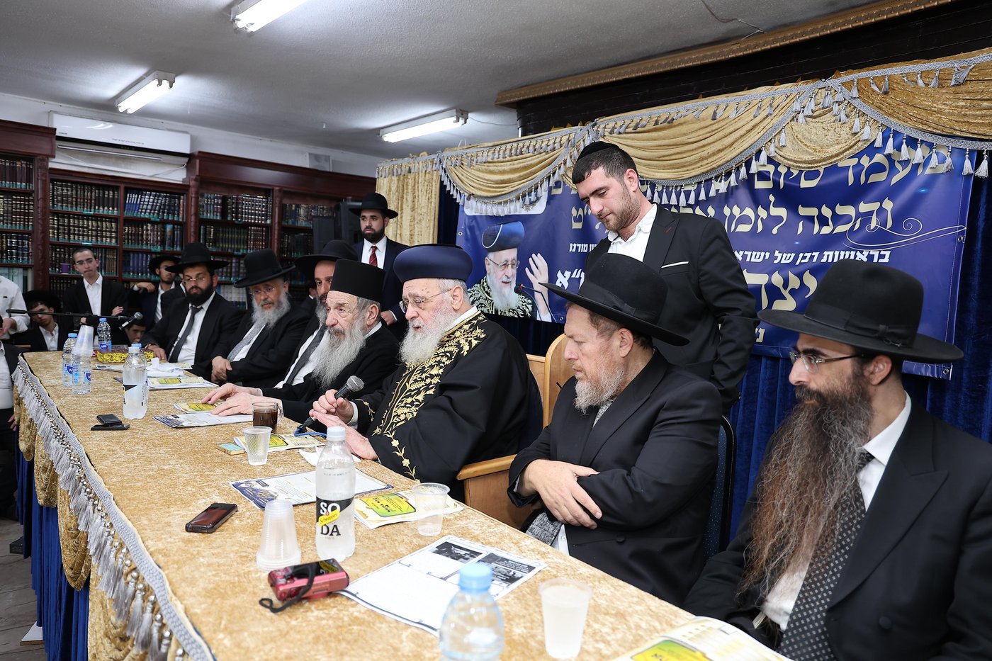 הראשל"צ הגר"י יוסף בשיחה בביהמ"ד 'ישועה ליהודה'