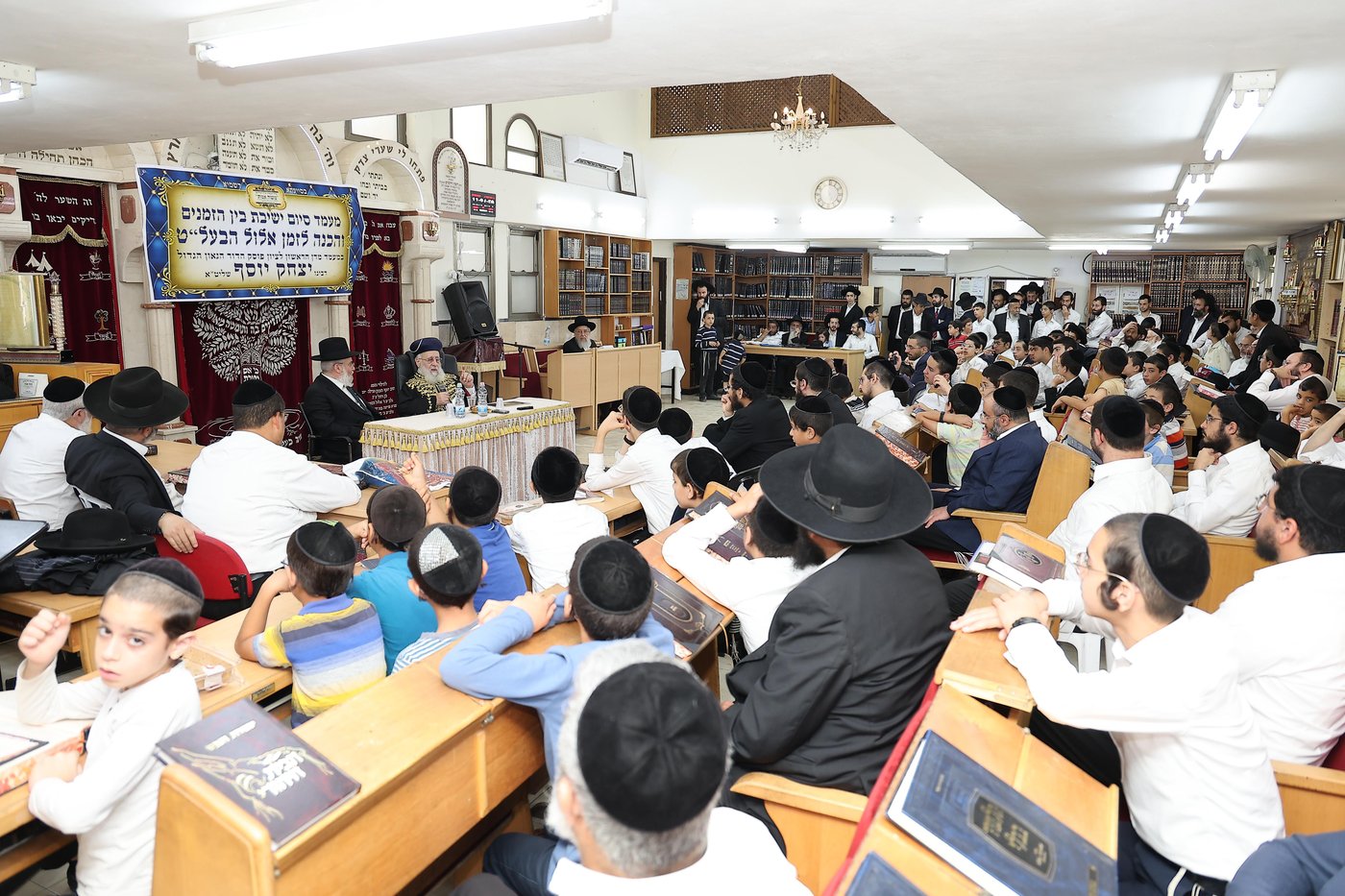 הגר"י יוסף בשיחה בבית המדרש ‘משה אמת’ בשיכון ו' 