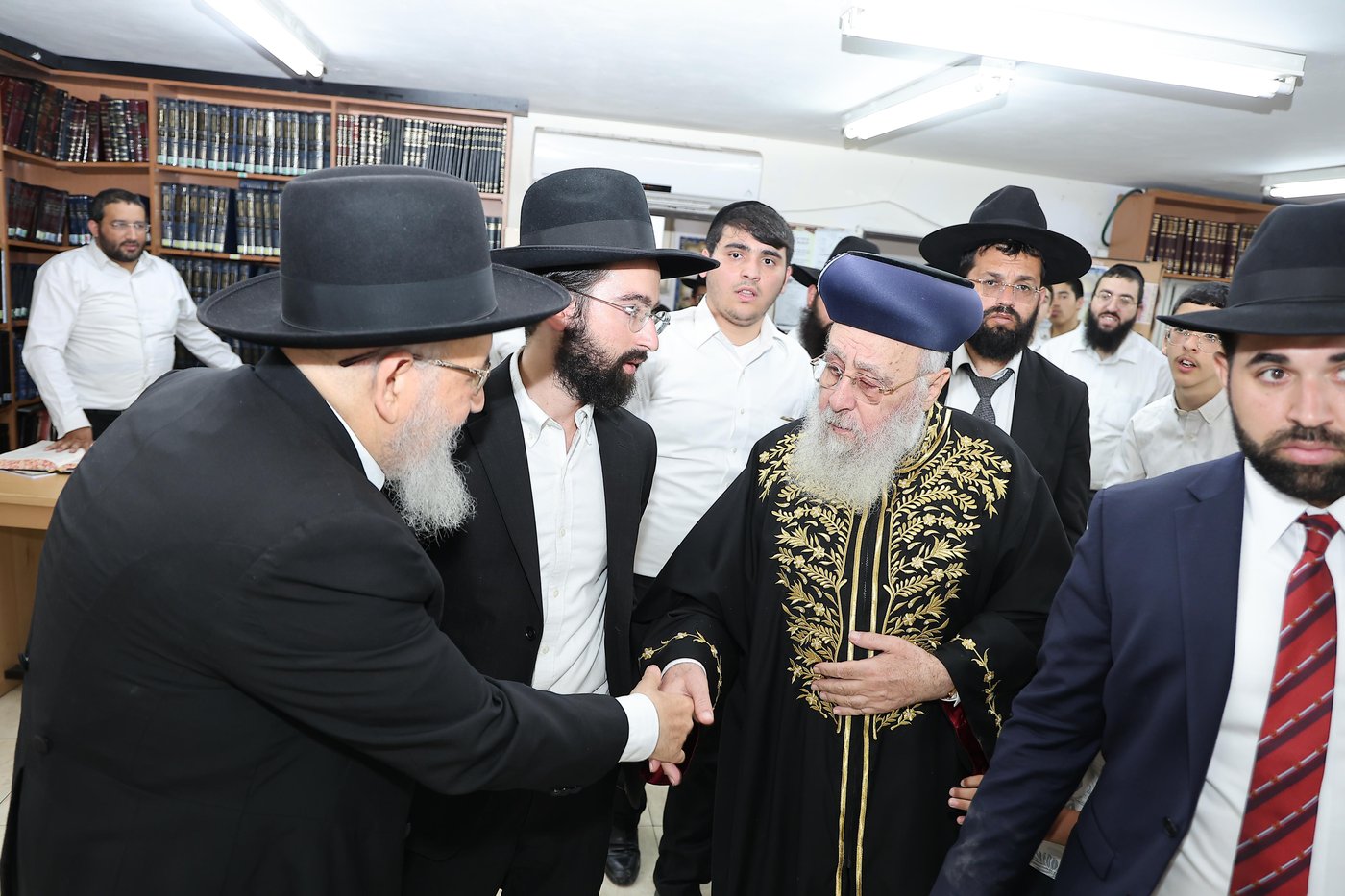 הגר"י יוסף בשיחה בבית המדרש ‘משה אמת’ בשיכון ו' 