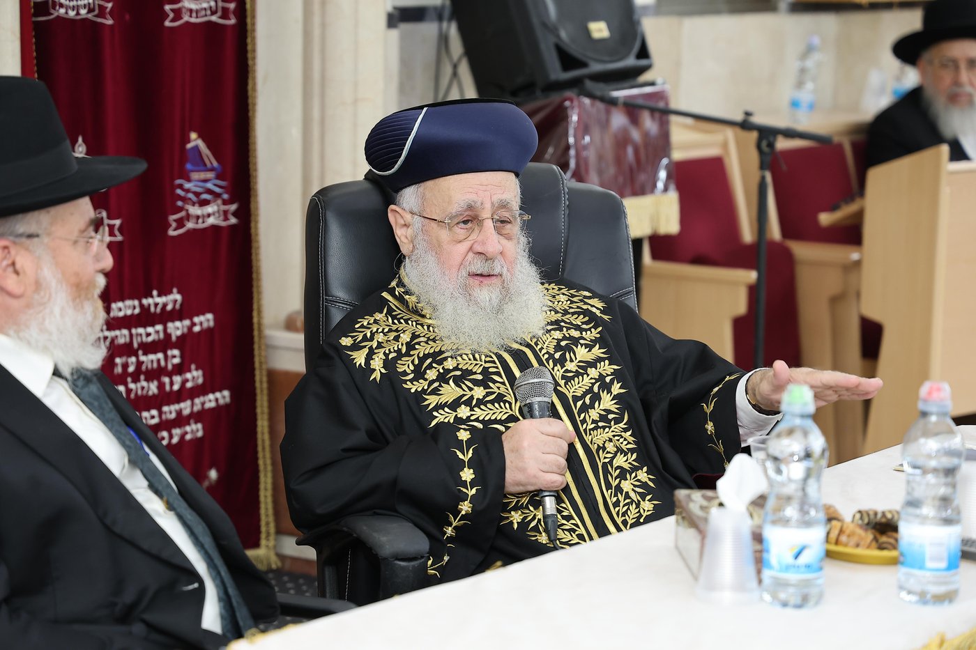 הגר"י יוסף בשיחה בבית המדרש ‘משה אמת’ בשיכון ו' 