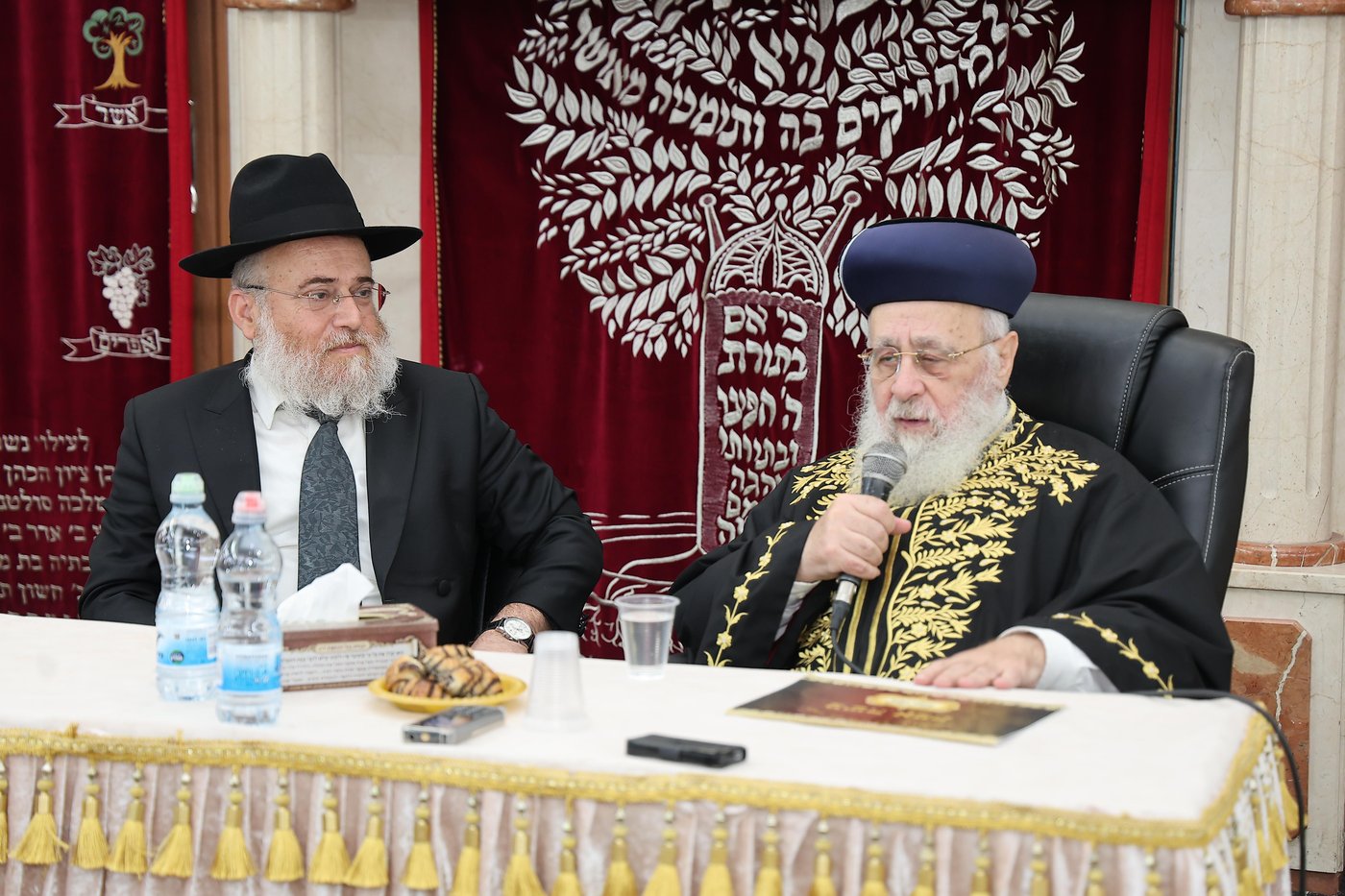 הגר"י יוסף בשיחה בבית המדרש ‘משה אמת’ בשיכון ו' 