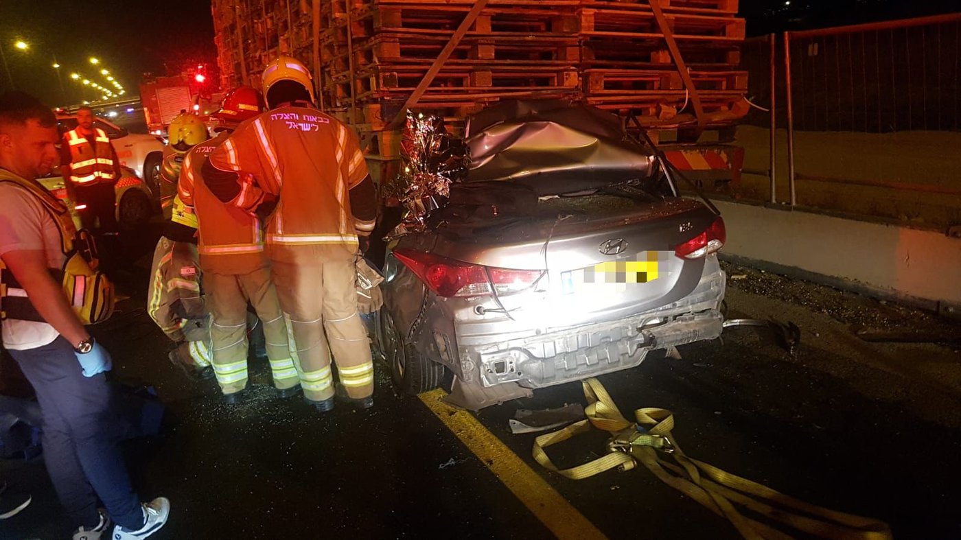 "הרכב התרסק מתחת למשאית": תאונה קטלנית בכביש 6, הנהג נהרג