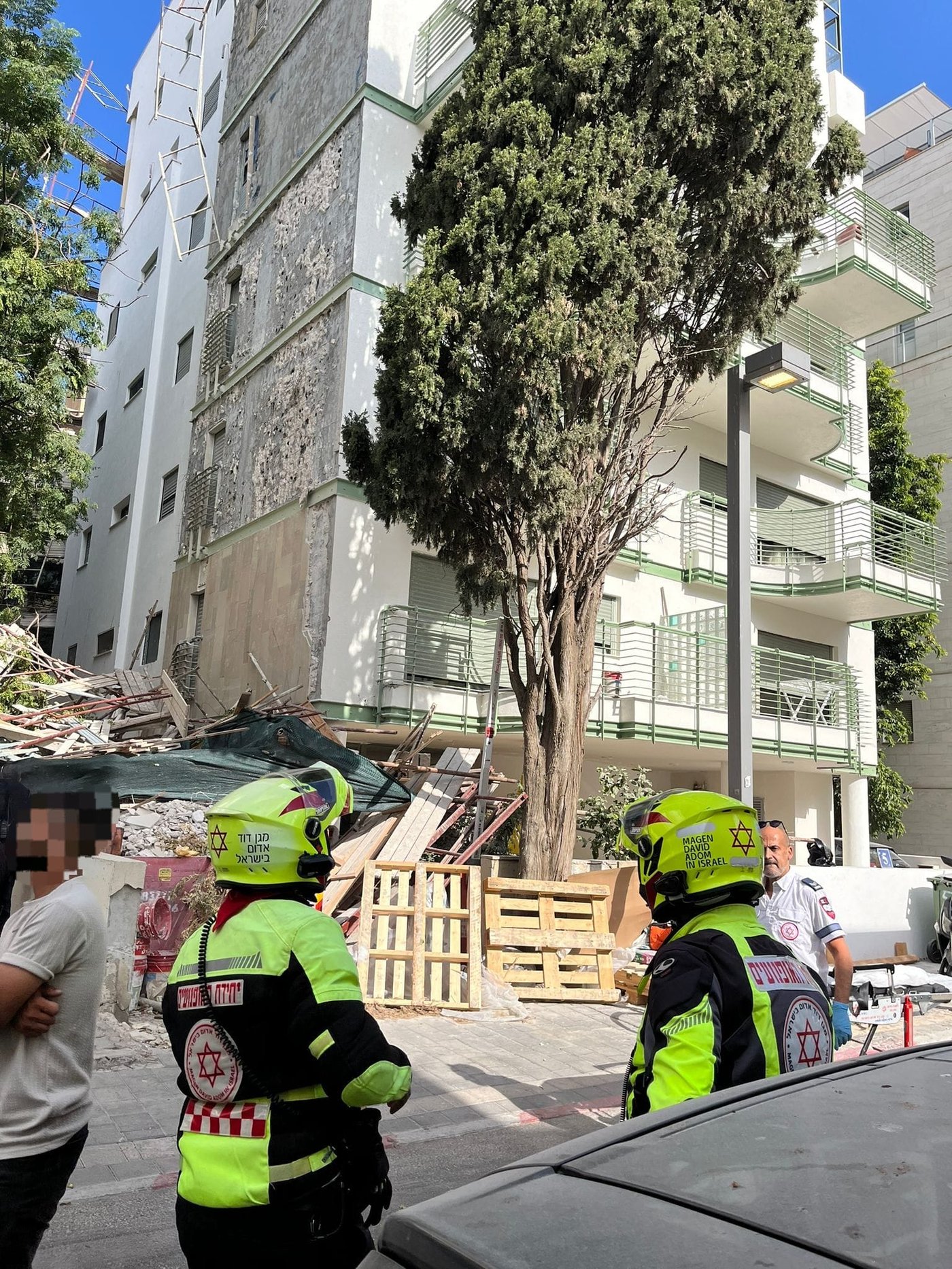אירוע קשה בתל אביב: פיגומים קרסו באתר הבנייה, בן 30 נהרג במקום