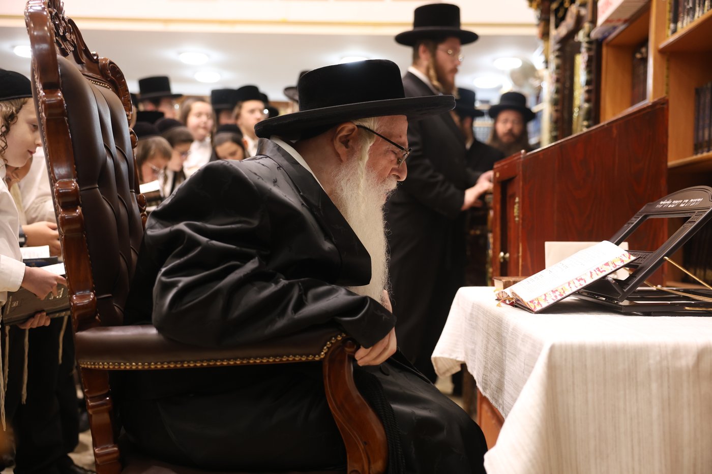 האדמו"ר מצאנז בקבלת קהל בעיה"ק צפת