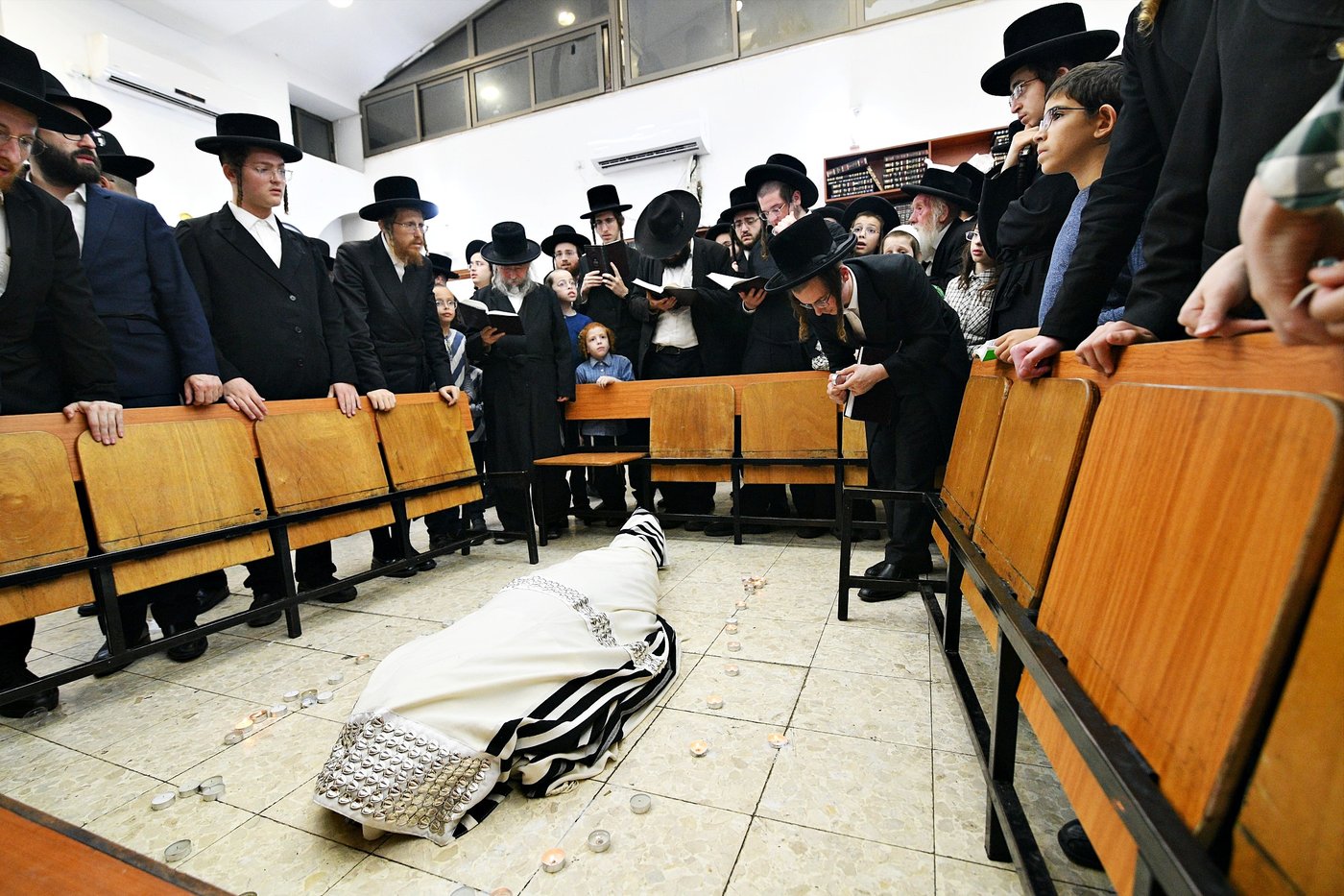 מסע הלויית האדמו"ר מקרעטשניף סיגעט זצ"ל