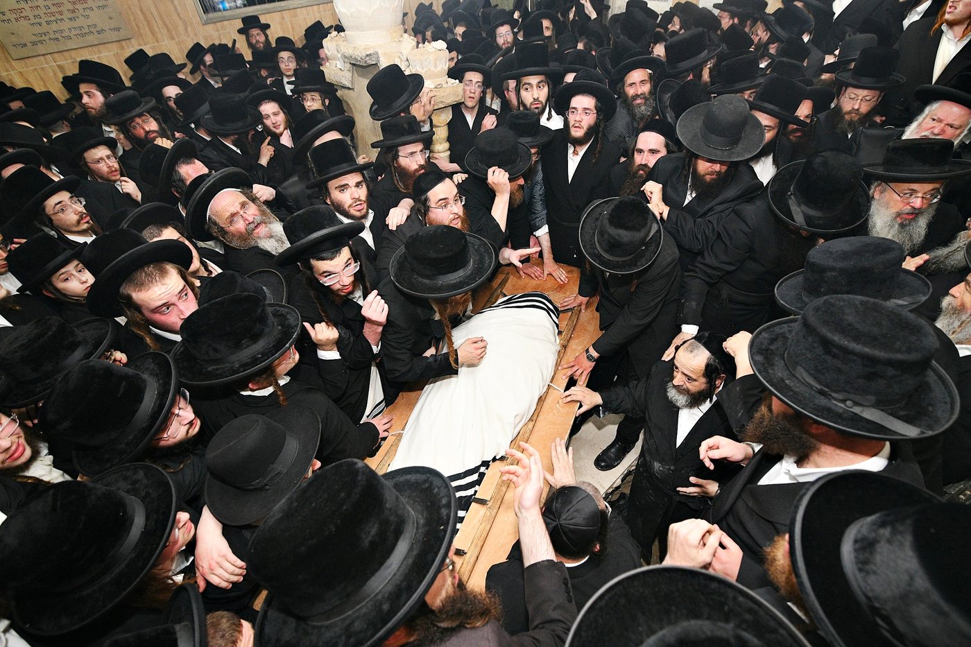 מסע הלויית האדמו"ר מקרעטשניף סיגעט זצ"ל