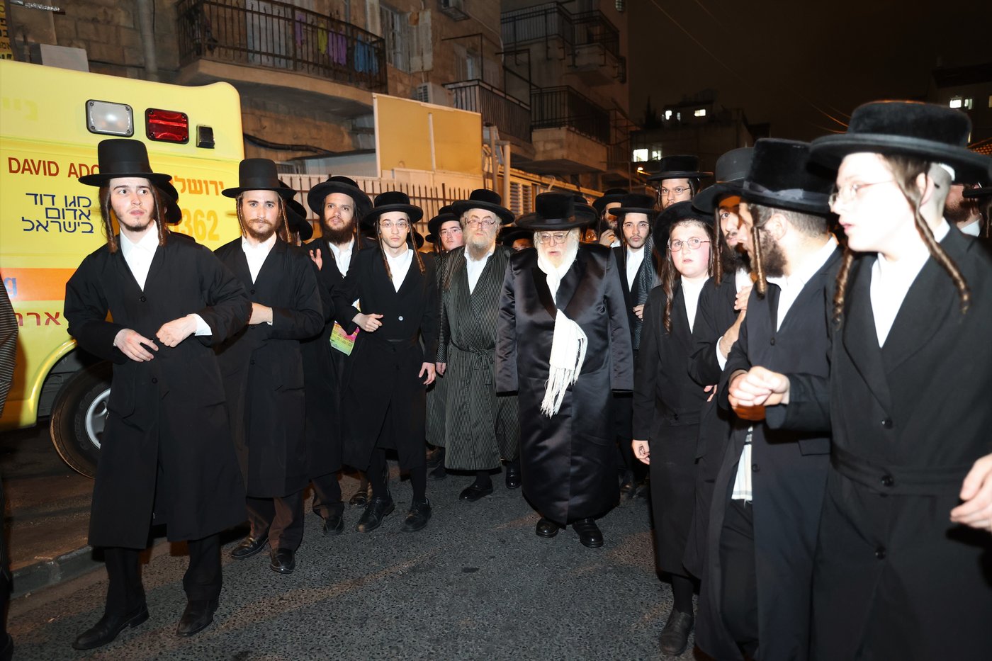 מסע הלויית האדמו"ר מקרעטשניף סיגעט זצ"ל