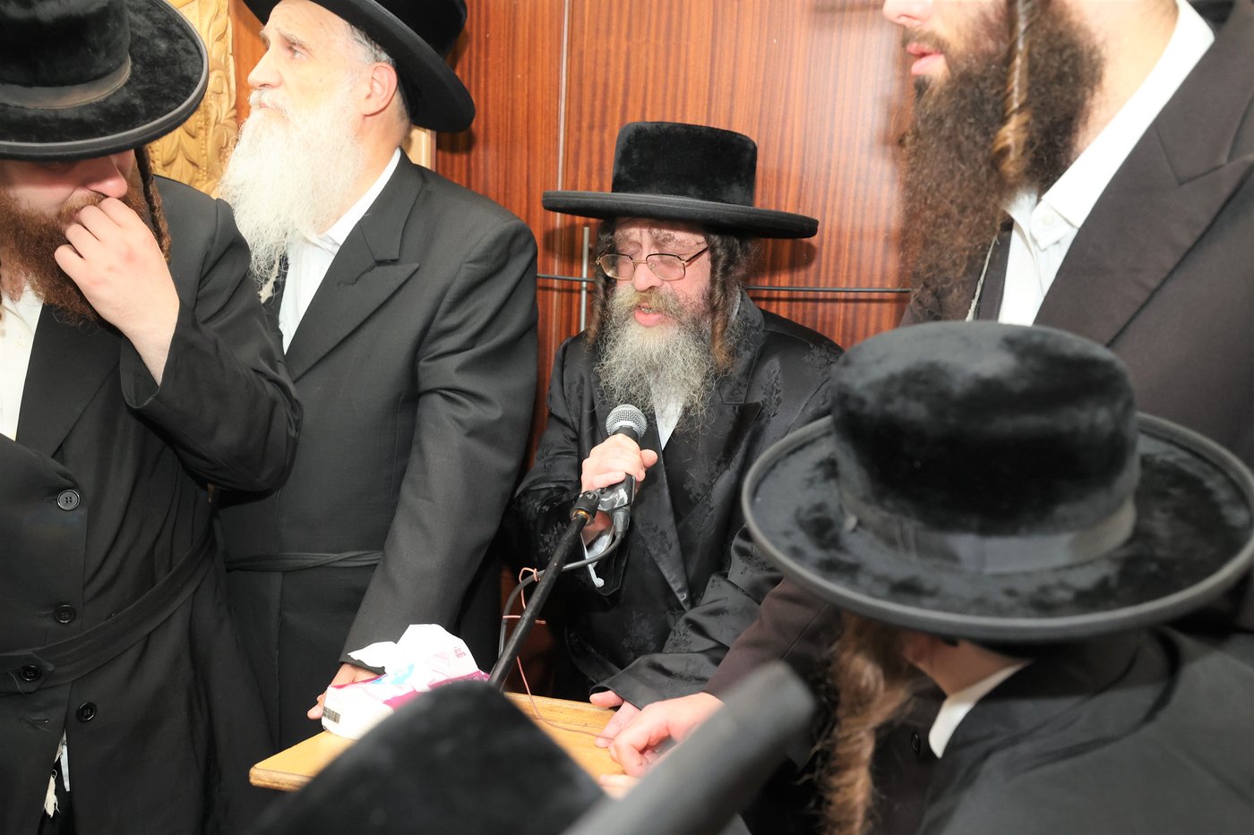 מסע הלויית האדמו"ר מקרעטשניף סיגעט זצ"ל