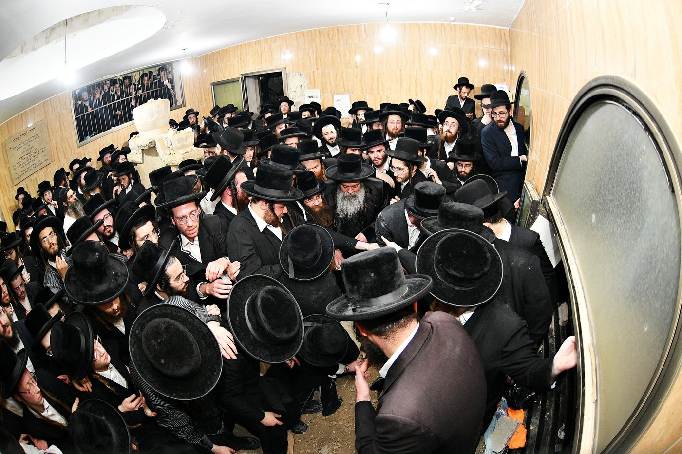 מסע הלויית האדמו"ר מקרעטשניף סיגעט זצ"ל