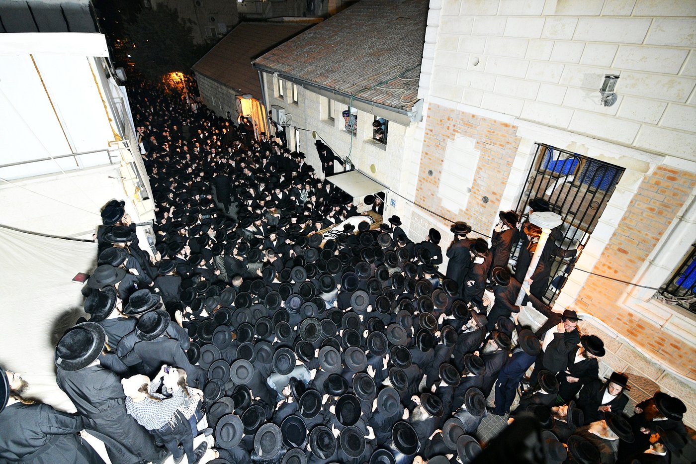 מסע הלויית האדמו"ר מקרעטשניף סיגעט זצ"ל
