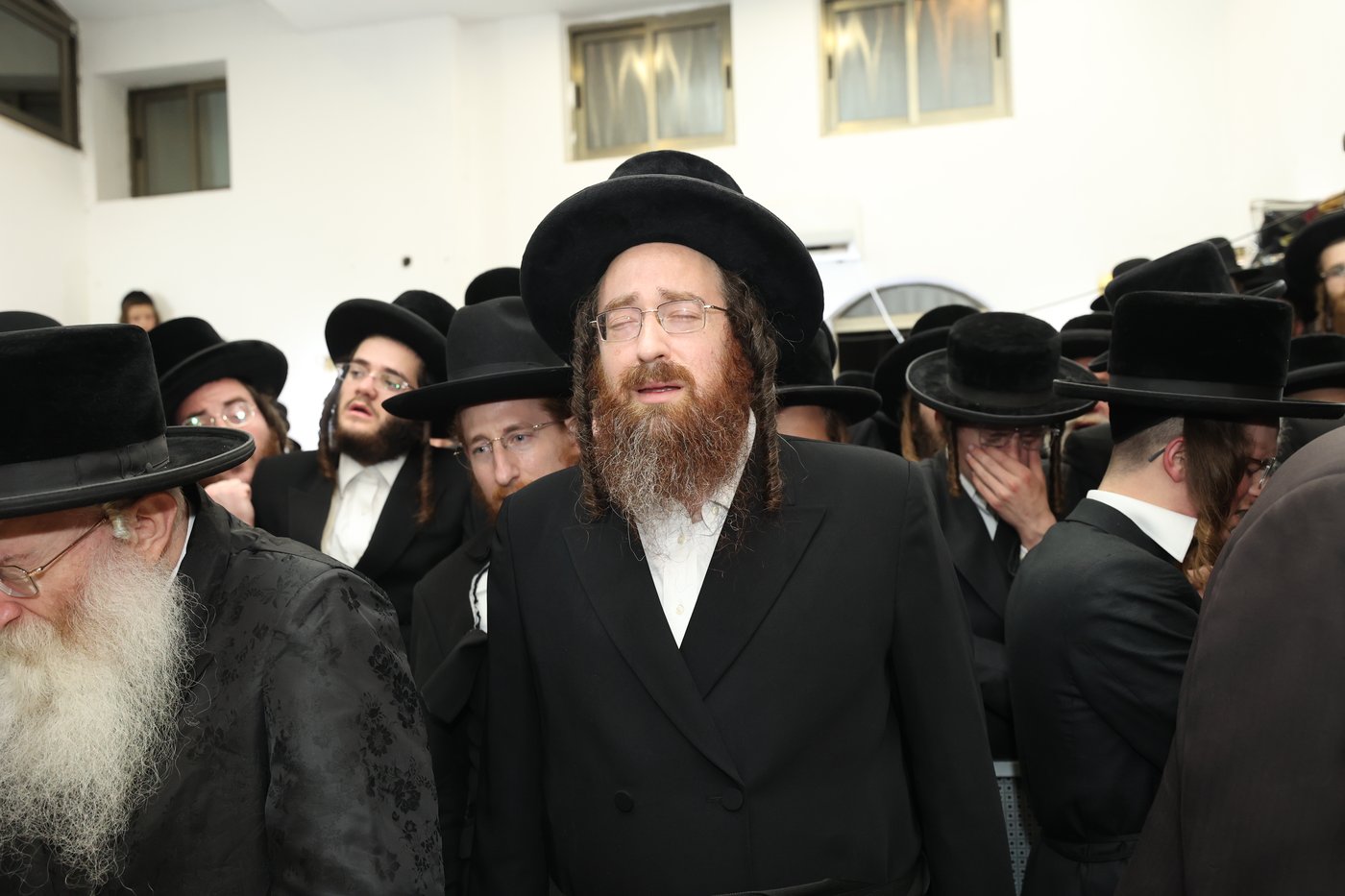 מסע הלויית האדמו"ר מקרעטשניף סיגעט זצ"ל