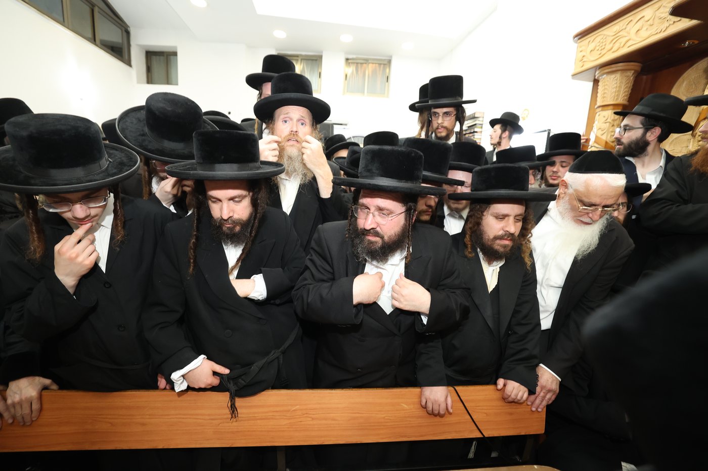 מסע הלויית האדמו"ר מקרעטשניף סיגעט זצ"ל