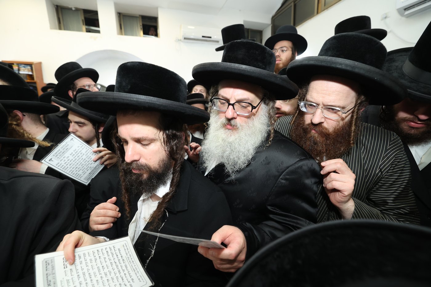 מסע הלויית האדמו"ר מקרעטשניף סיגעט זצ"ל