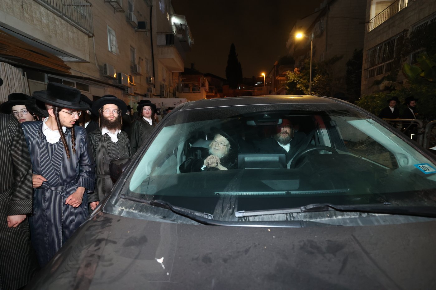 מסע הלויית האדמו"ר מקרעטשניף סיגעט זצ"ל
