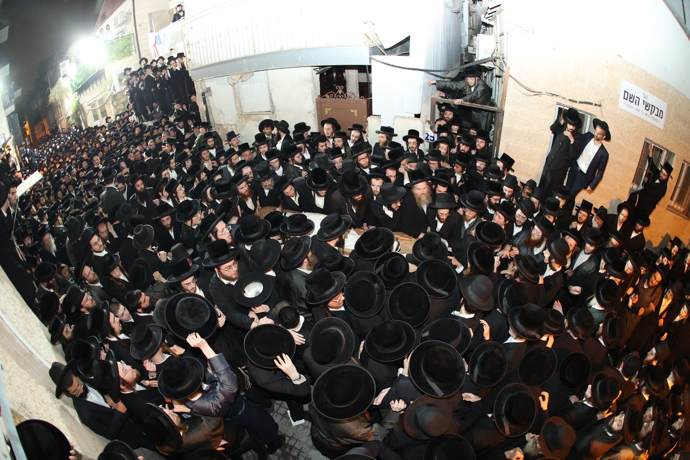 מסע הלויית האדמו"ר מקרעטשניף סיגעט זצ"ל