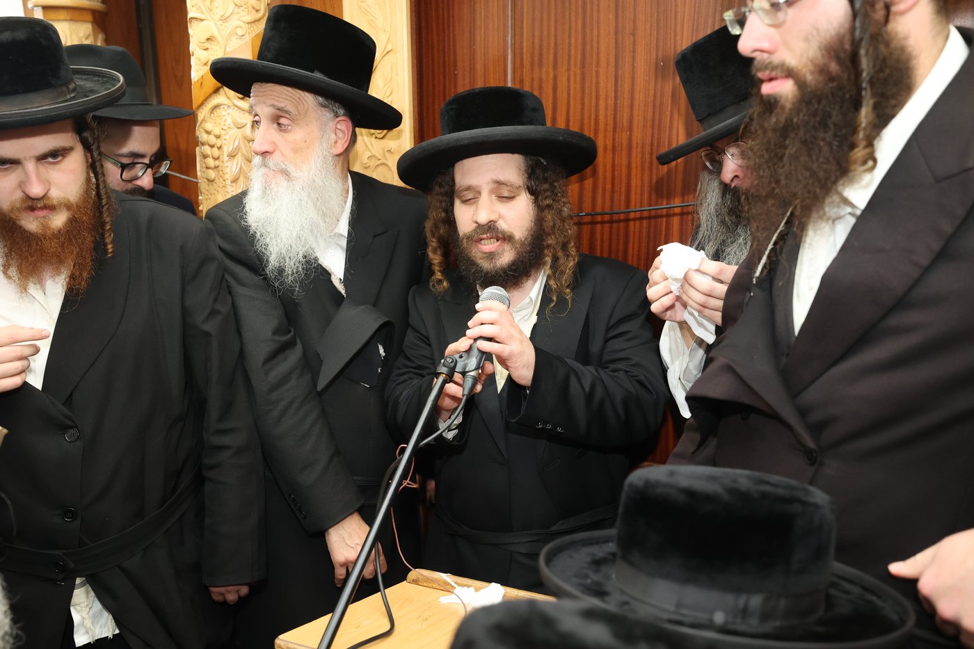 מסע הלויית האדמו"ר מקרעטשניף סיגעט זצ"ל