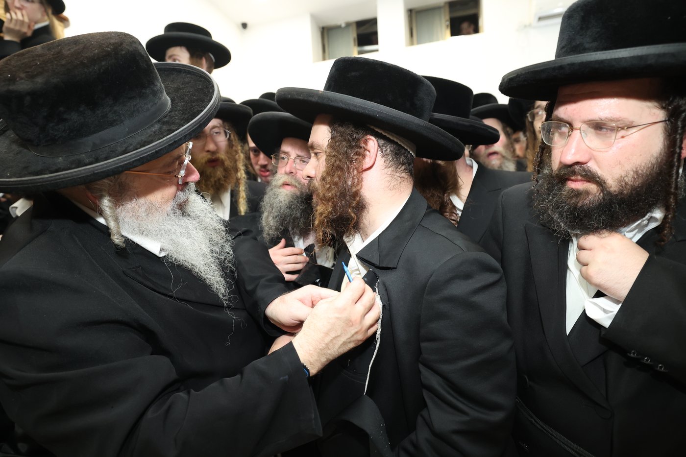 מסע הלויית האדמו"ר מקרעטשניף סיגעט זצ"ל