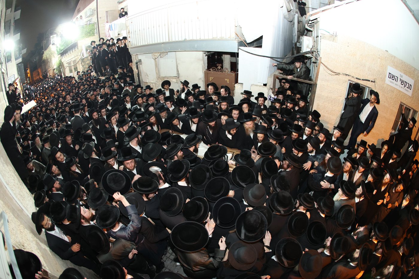 מסע הלויית האדמו"ר מקרעטשניף סיגעט זצ"ל