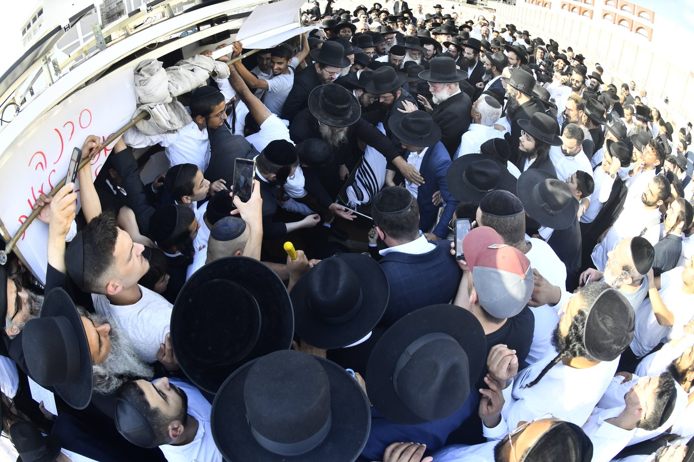 מסע הלוויית המקובל הגה"צ רבי דוד חיים שטרן זצ"ל