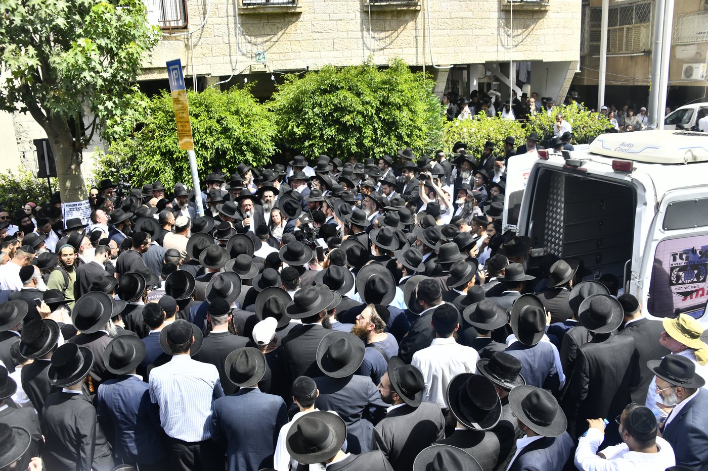 מסע הלוויית המקובל הגה"צ רבי דוד חיים שטרן זצ"ל