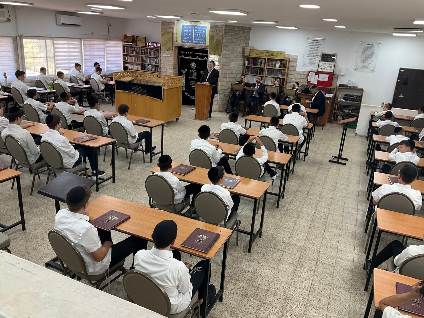 שיעור פתיחת הזמן בישיבת חיי עולם