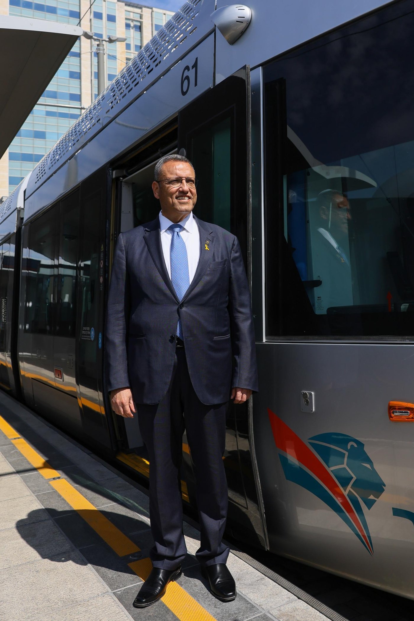 ר"ע משה ליאון, ע"י הרכבת הקלה