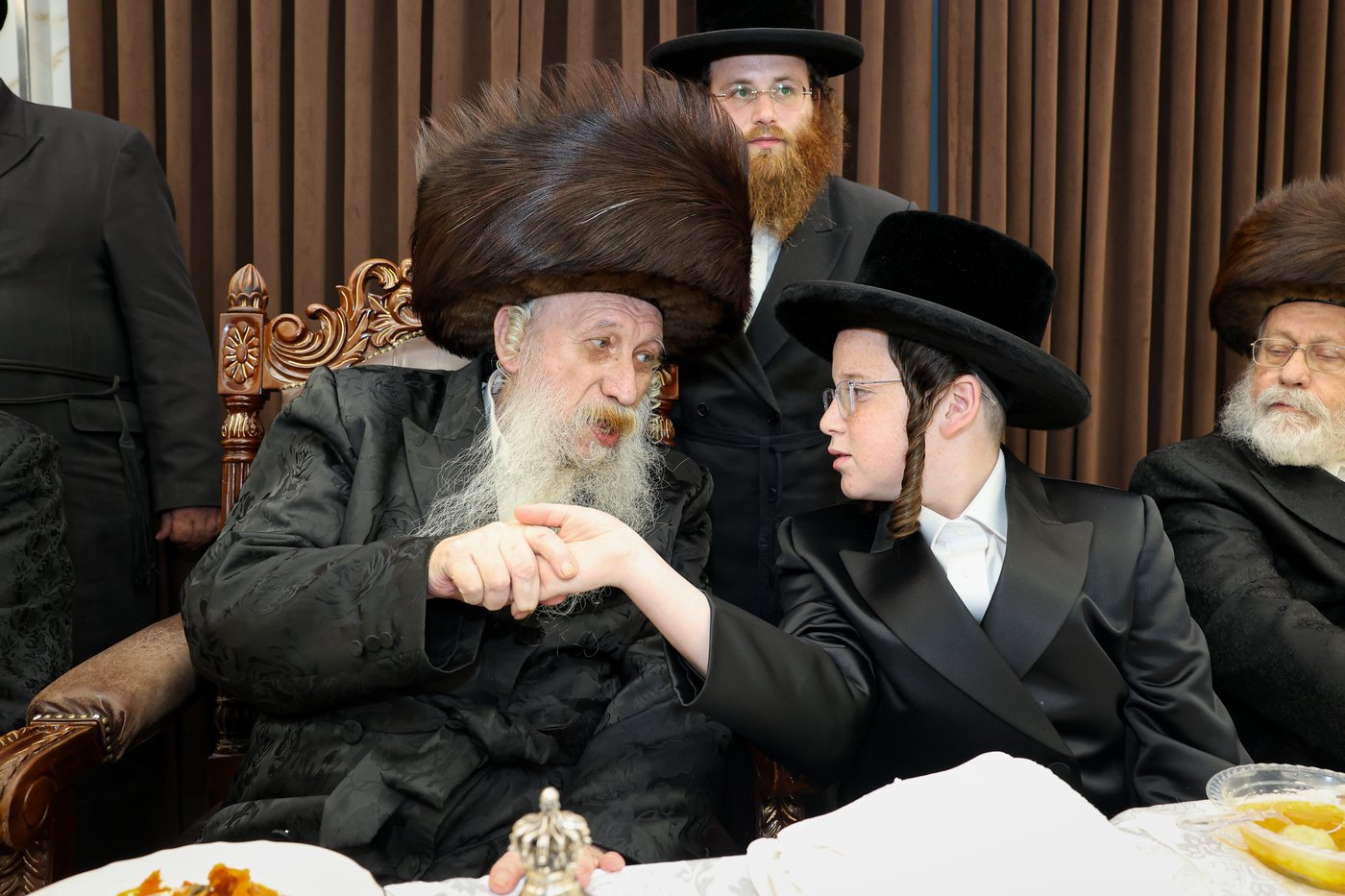 שמחת בר המצווה לנכד האדמו"ר מטשארנאביל