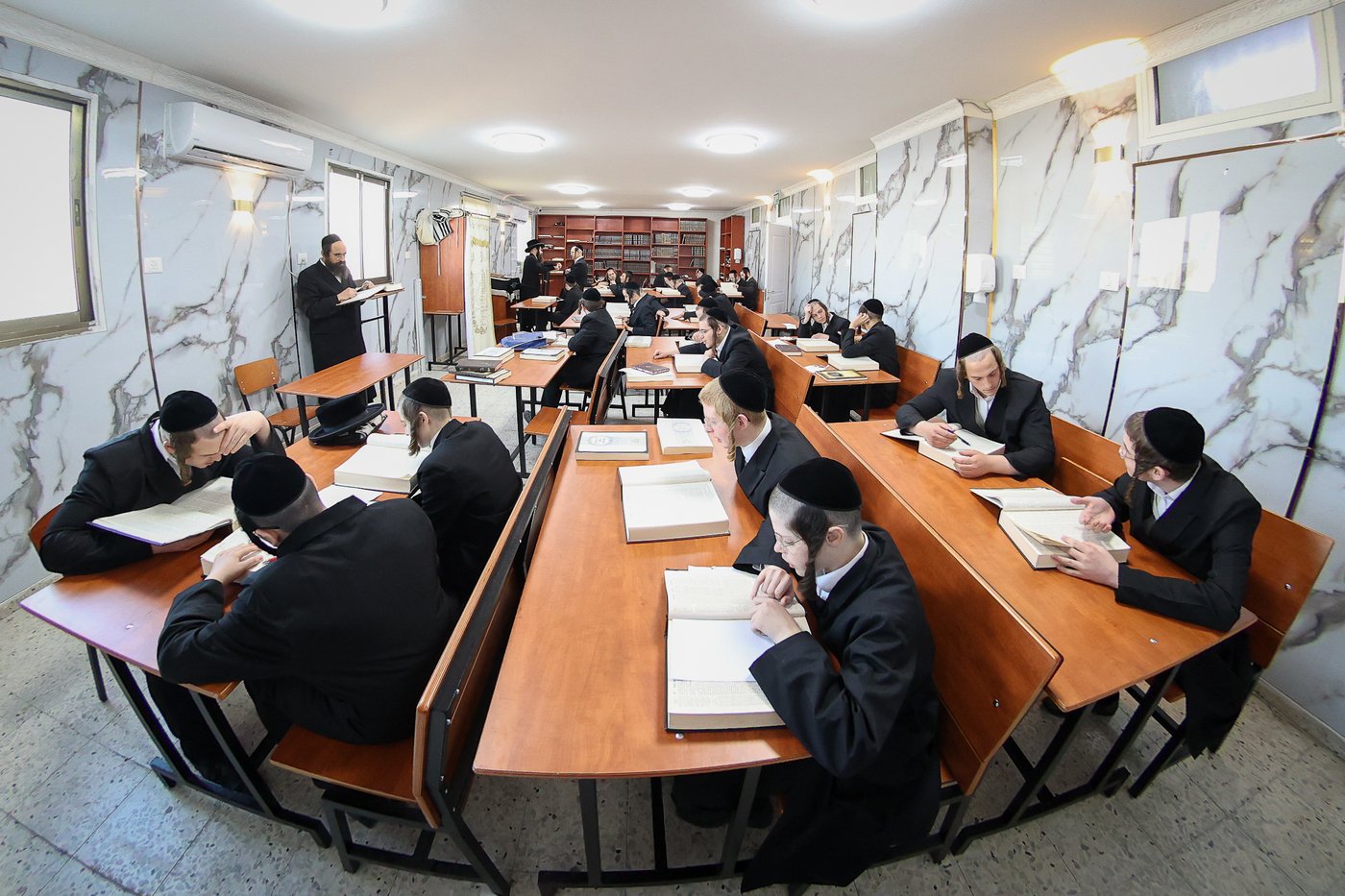 פתיחת הזמן בישיבת מהרי"ט בבני ברק