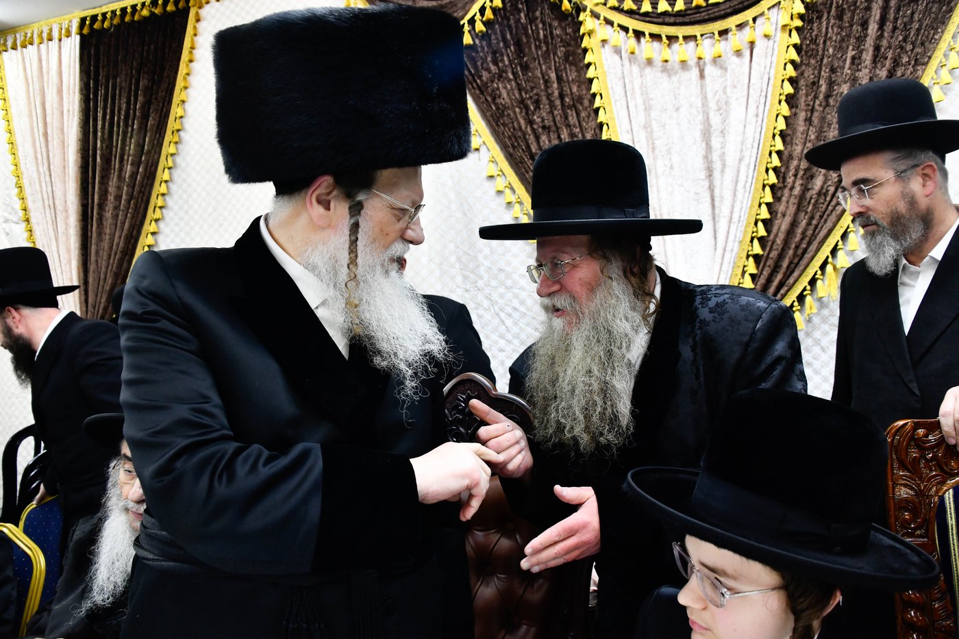 שמחת בר המצווה לנכד האדמו"רים ממודז'יץ וזוועהיל 