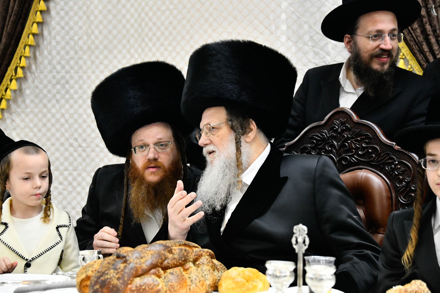 שמחת בר המצווה לנכד האדמו"רים ממודז'יץ וזוועהיל 