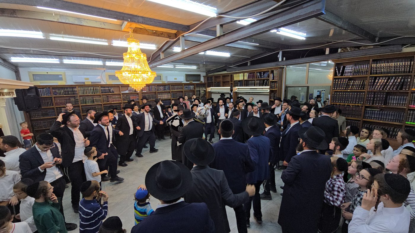 הכנסת ספר תורה למוסדות ’דרך אמונה’