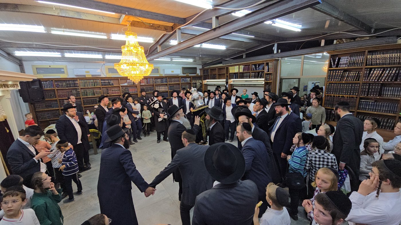 הכנסת ספר תורה למוסדות ’דרך אמונה’