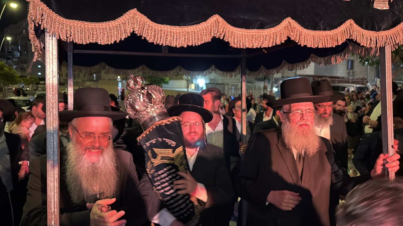 הכנסת ספר תורה למוסדות ’דרך אמונה’