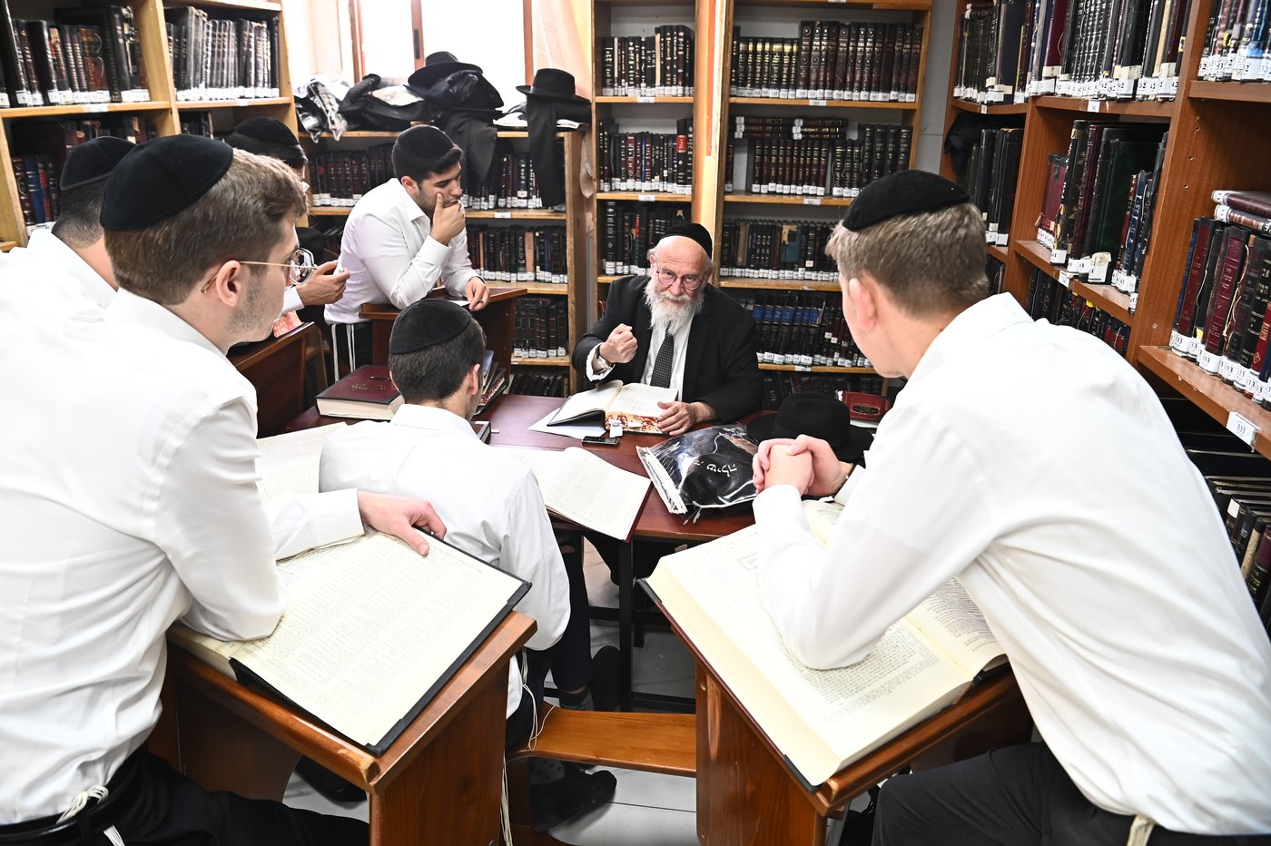 פתיחת זמן בישיבת 'עטרת ישראל'