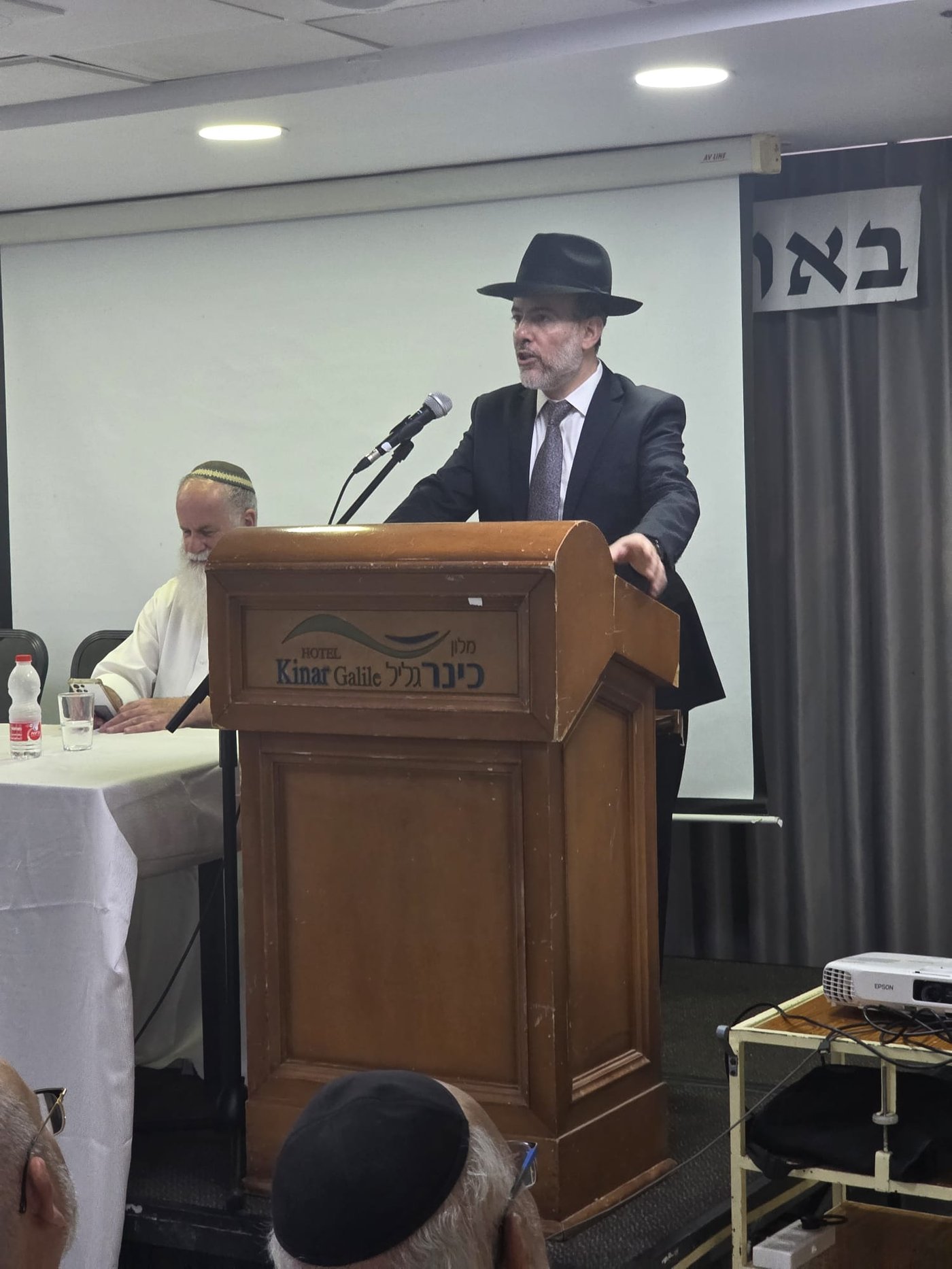 באמצעות אפליקציה | הרב הראשי חשף: כך נהפוך את כל בתי המלון ל'מהדרין'