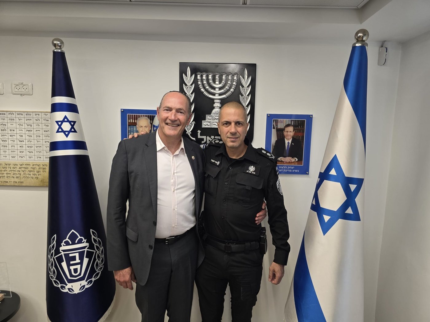 שגריר פנמה בישראל בביקור במטה רבנות שב״ס