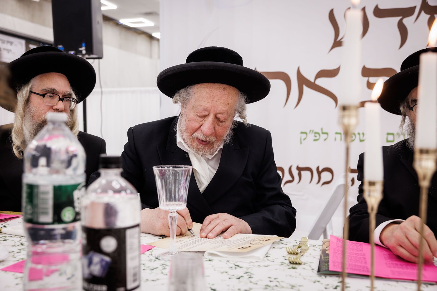 האדמו"ר מסאטמר בביקור במחנה 'רב טוב' בהרי הקאנטרי