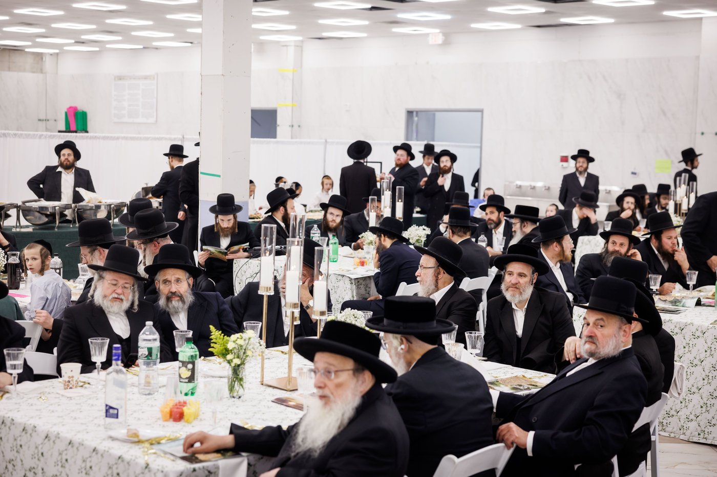 האדמו"ר מסאטמר בביקור במחנה 'רב טוב' בהרי הקאנטרי